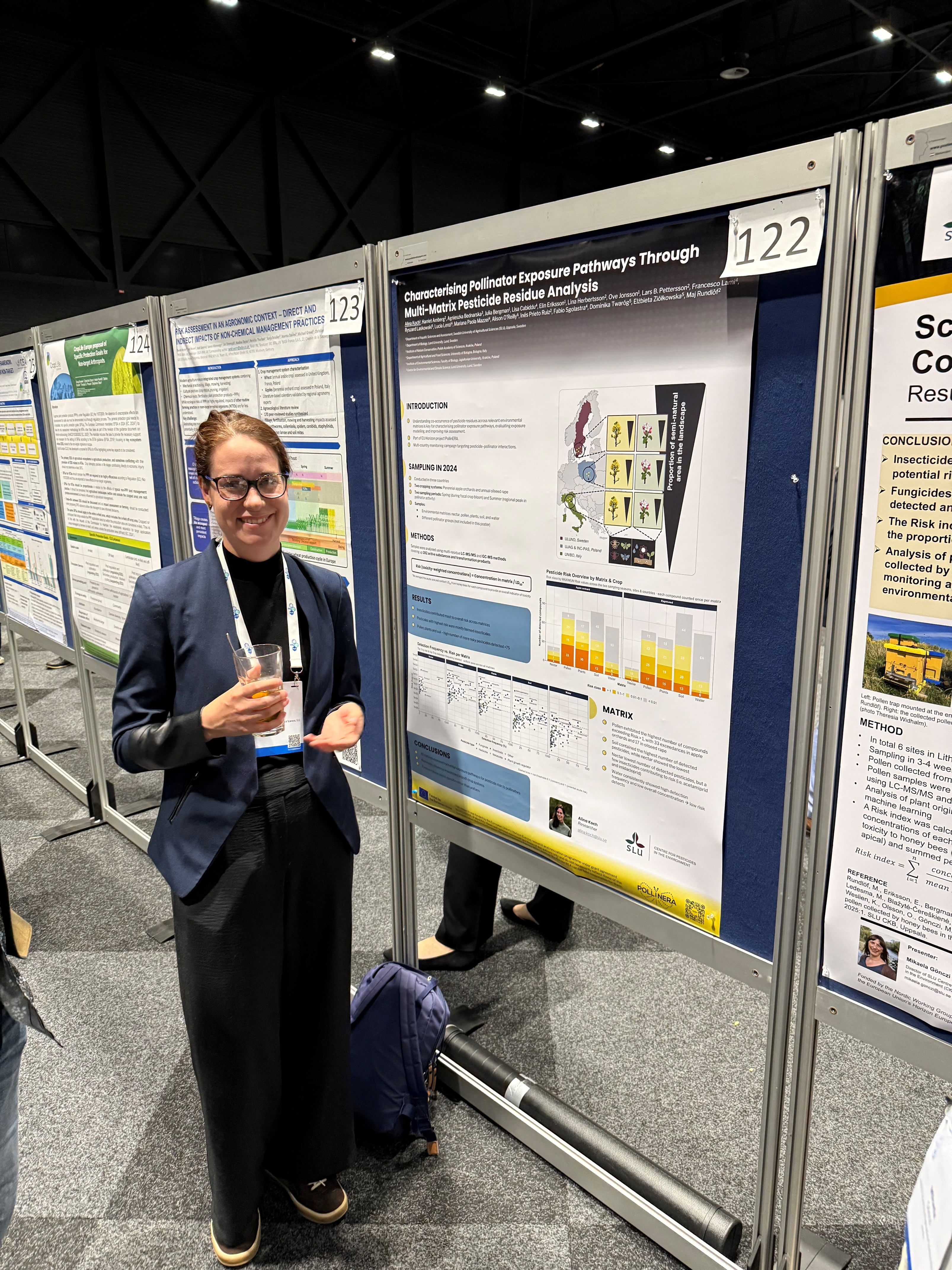 Alina with poster photo Ove Jonsson